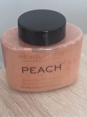 Revolution Peach Baking Powder - Peach Tone Setting Powder